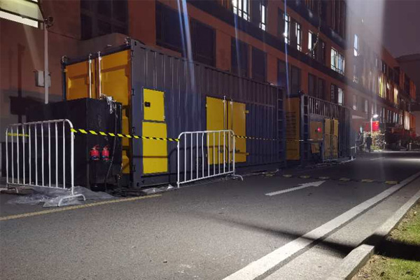 平昌柴油发电机组的输出电压是如何调节的？