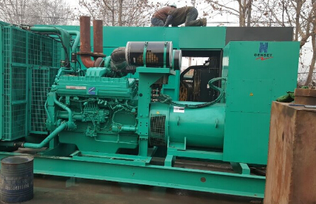 平昌发电机组如何判断水冷式机油散热器内部是否需要清洗？